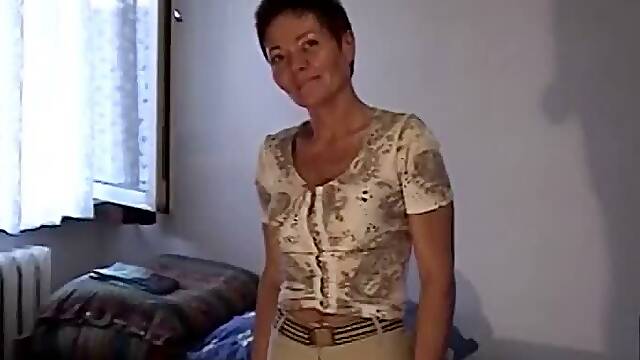 Sexy Cougar Gets Finger Fucked And Plays Dildo