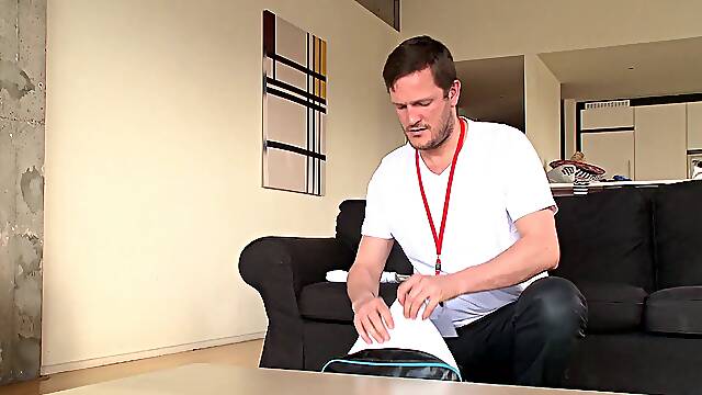 Spreading a towel on his table to fuck a hot pornstar